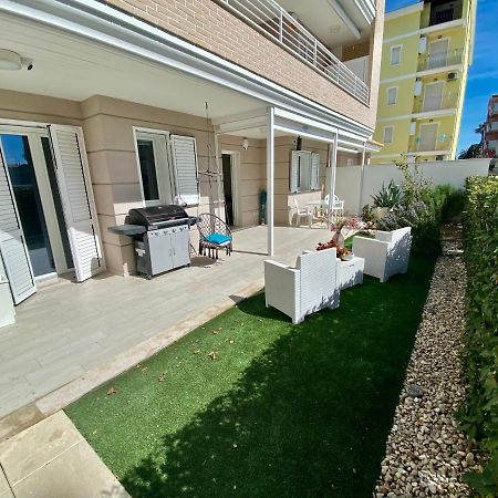Appartamento Al Mare Con Giardino, Spiaggia E Piscina アルバ・アドリアティカ エクステリア 写真