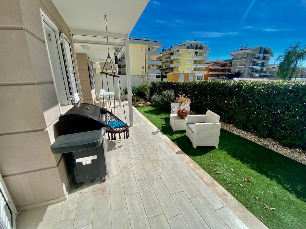 Appartamento Al Mare Con Giardino, Spiaggia E Piscina アルバ・アドリアティカ エクステリア 写真