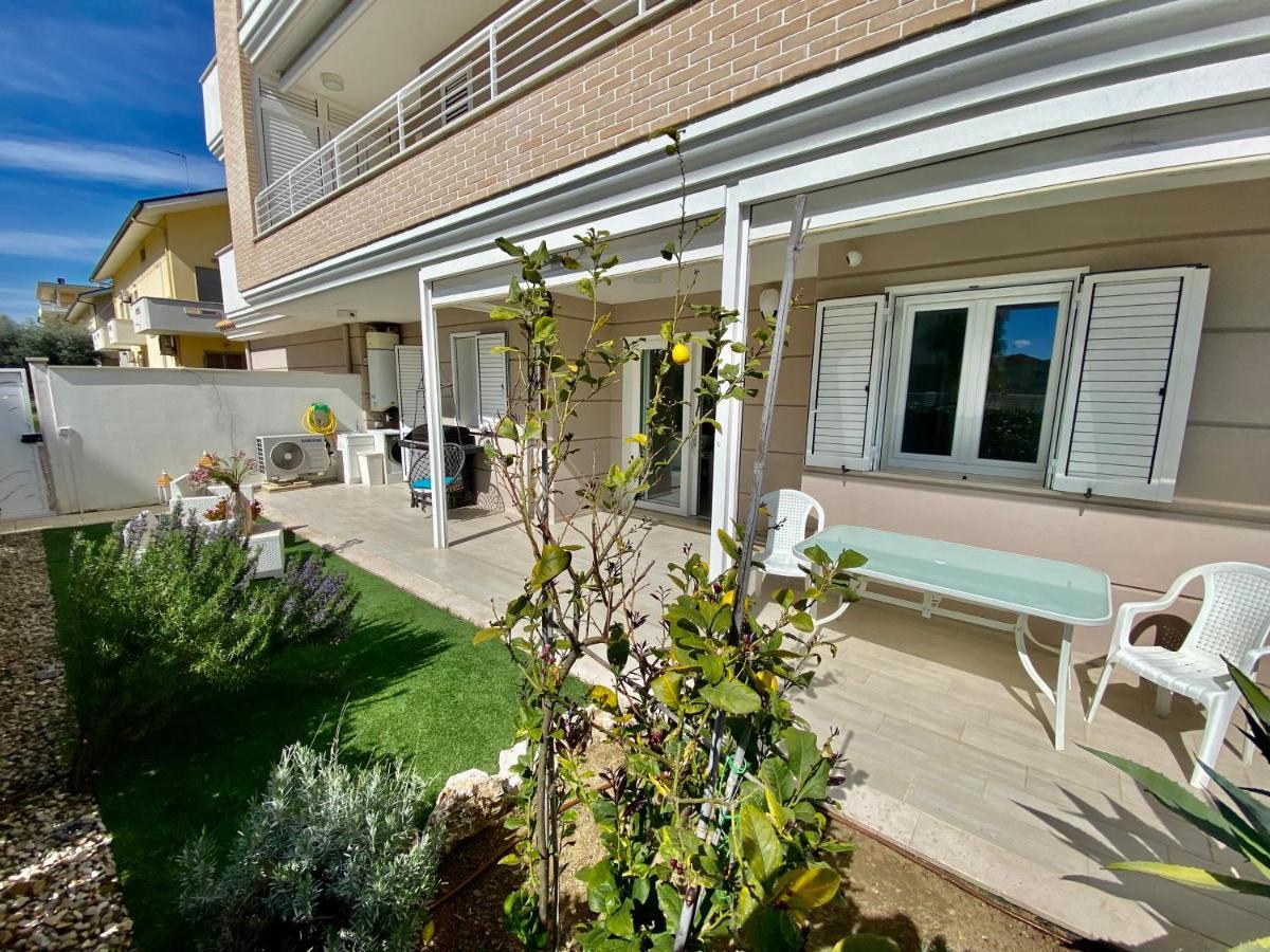 Appartamento Al Mare Con Giardino, Spiaggia E Piscina アルバ・アドリアティカ エクステリア 写真